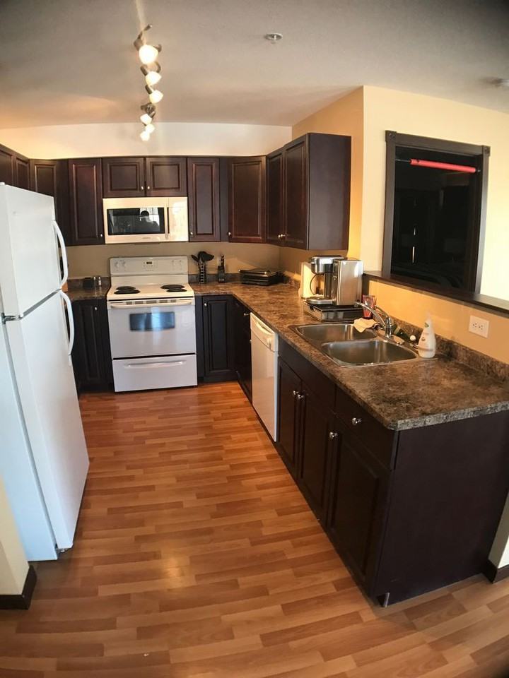 10217 Queen St - Photo 3 of 14