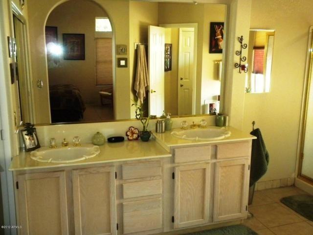 2072 W Harrison St - Photo 2 of 8