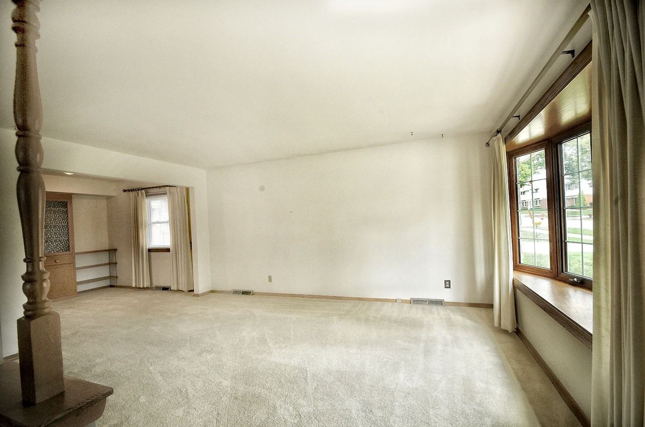 5661 S 29th St - Photo 2 of 20