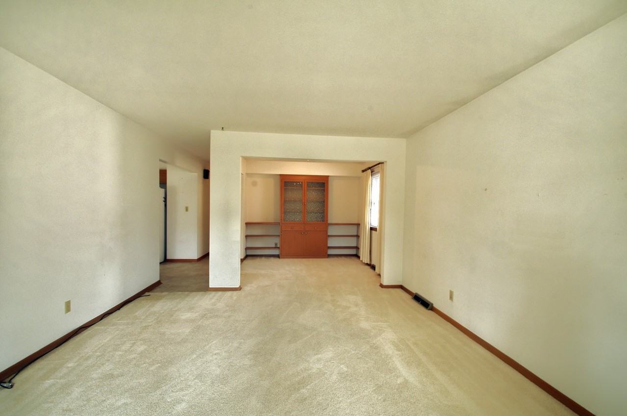 5661 S 29th St - Photo 3 of 20