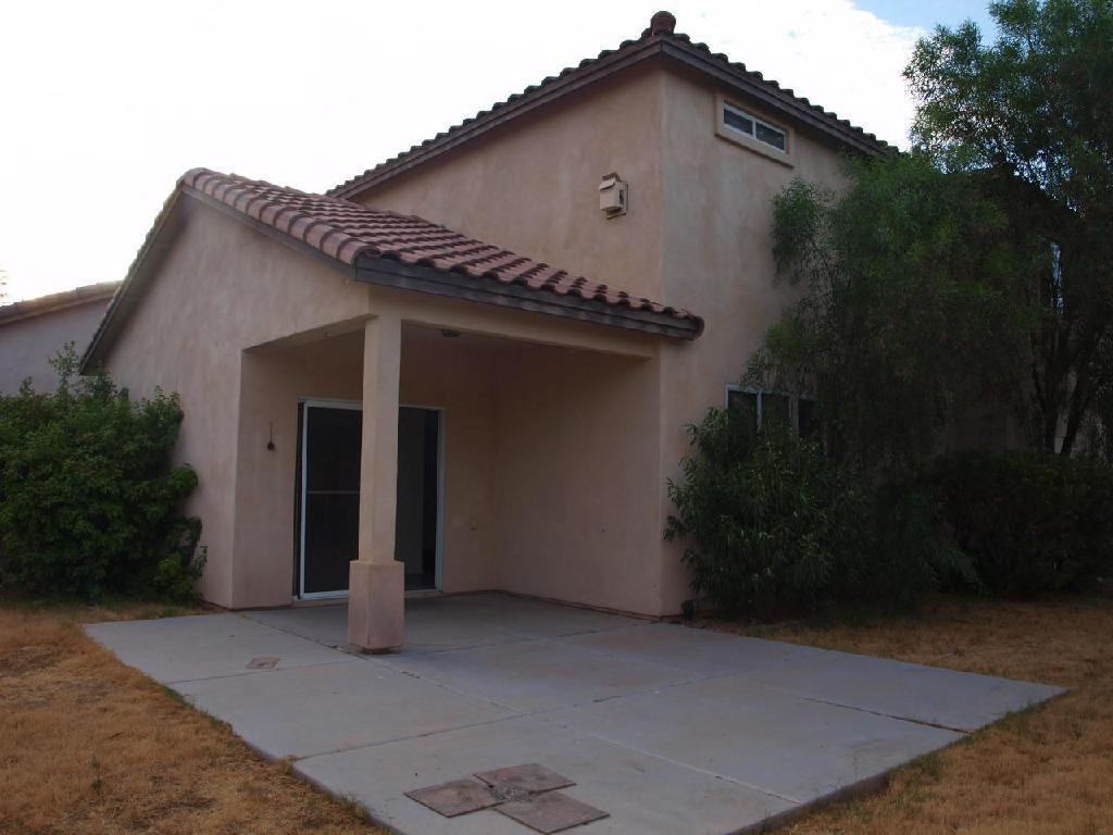 2185 N Mosley Dr - Photo 3 of 7