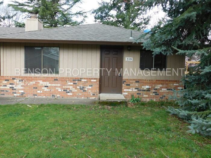 219 SE Sweetbriar Ln - Photo 2 of 19