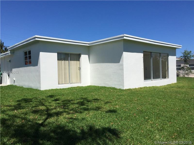 2220 NE 192 St - Photo 2 of 13