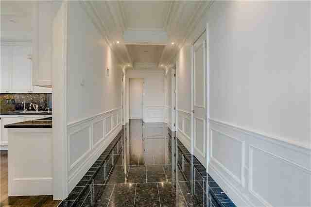 260 Queen St W - Photo 2 of 20