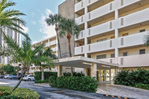 221 Kings Point Dr #514 - Photo 3 of 8