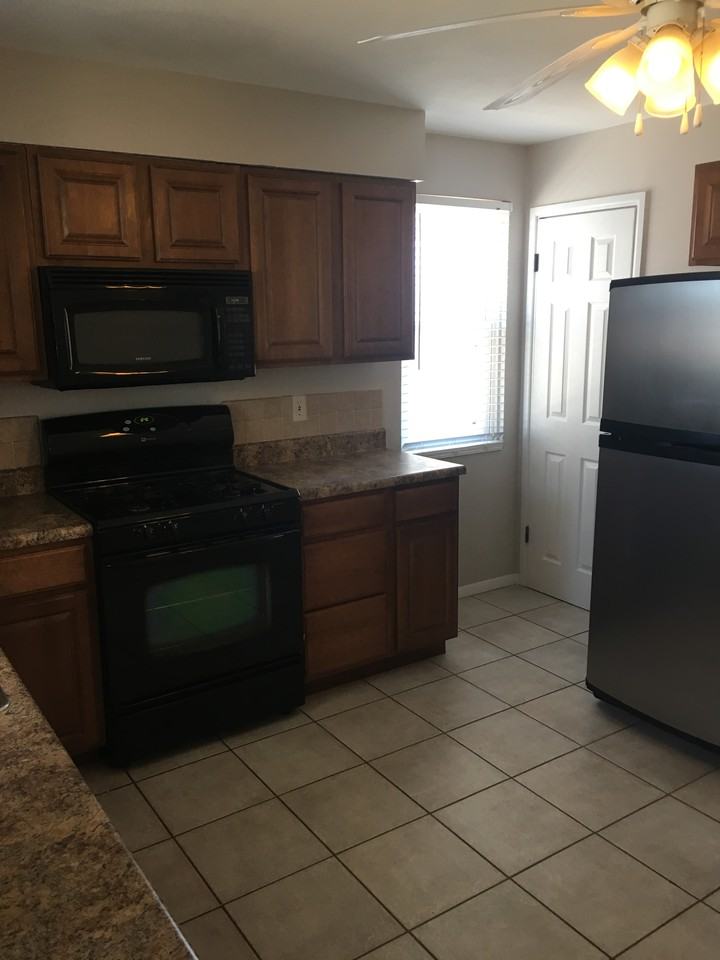 6411 Clifton Hills Dr - Photo 2 of 11