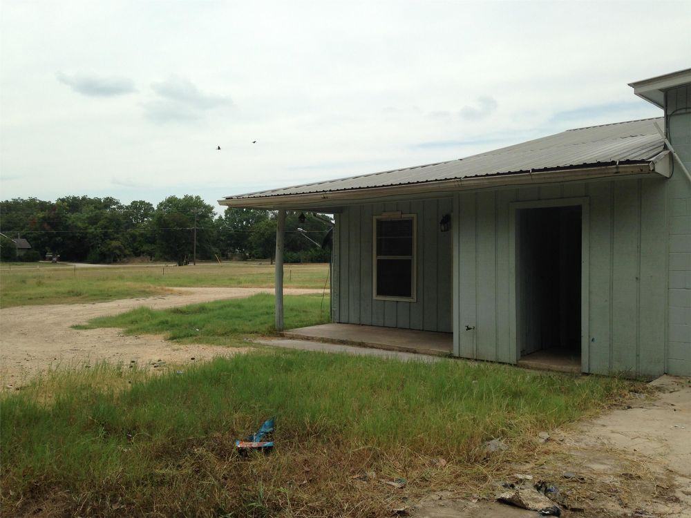 206 NW River Rd - Photo 2 of 15