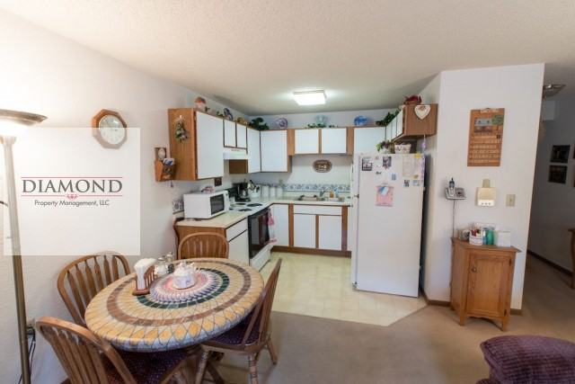 620 East Saint Mary Street - Photo 2 of 4