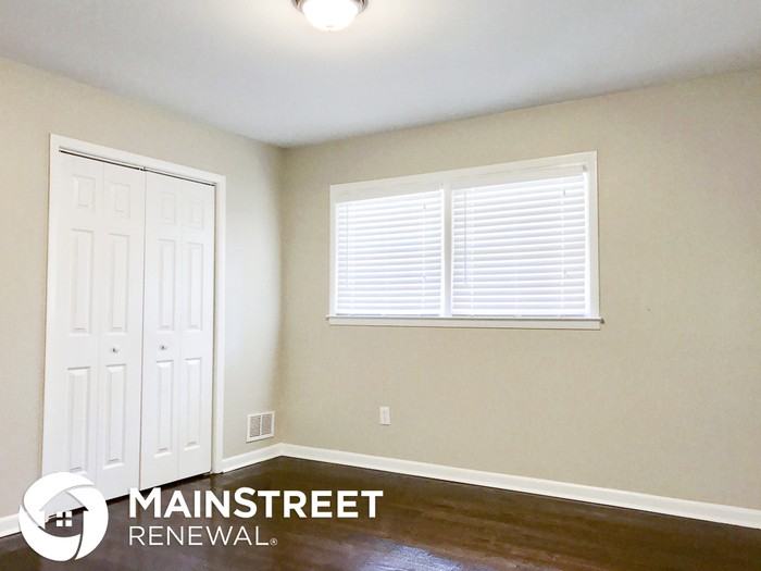 266 Tonawanda Dr SE - Photo 2 of 15