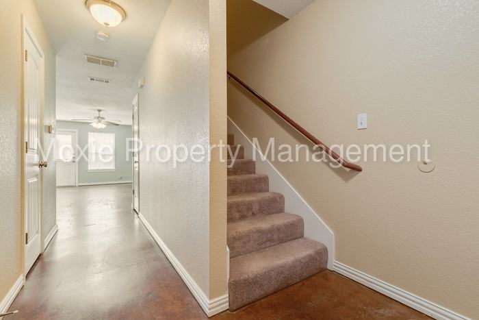 2314 Bloomfield Dr - Photo 2 of 25