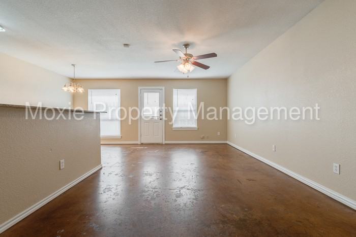 2314 Bloomfield Dr - Photo 3 of 25