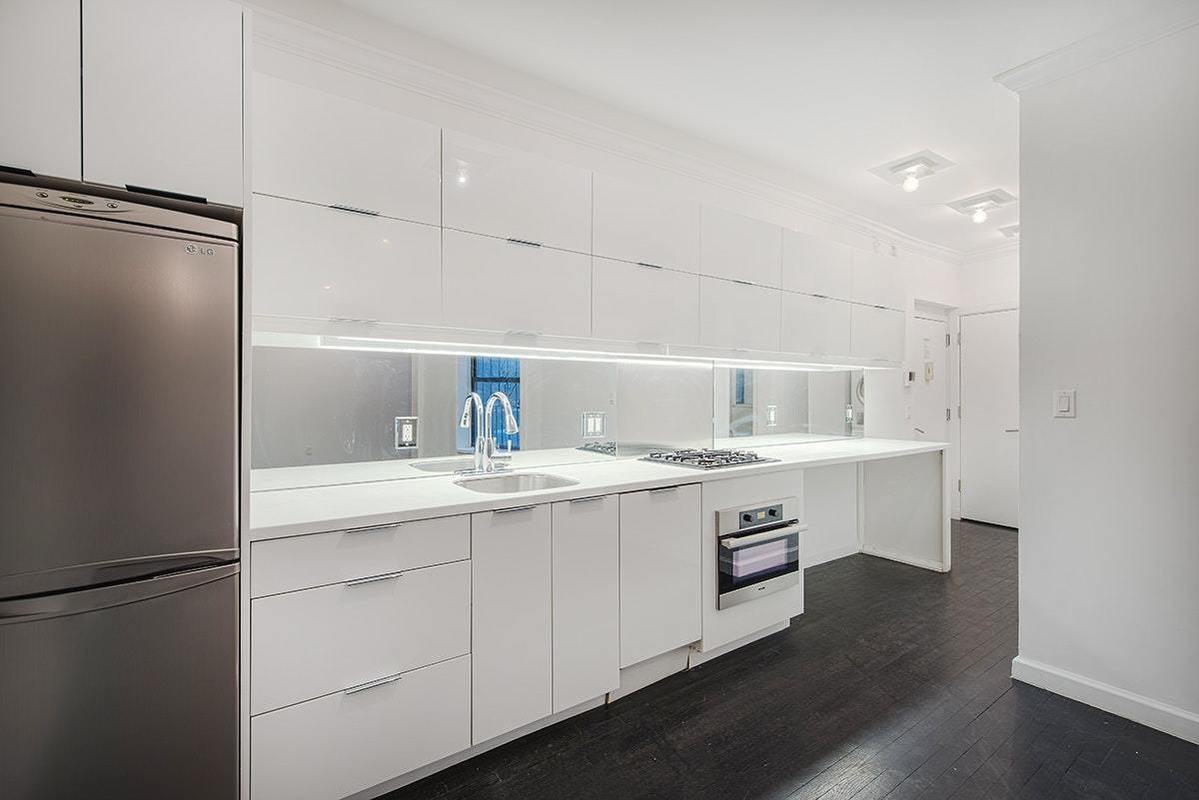 Bank St & West 4th St