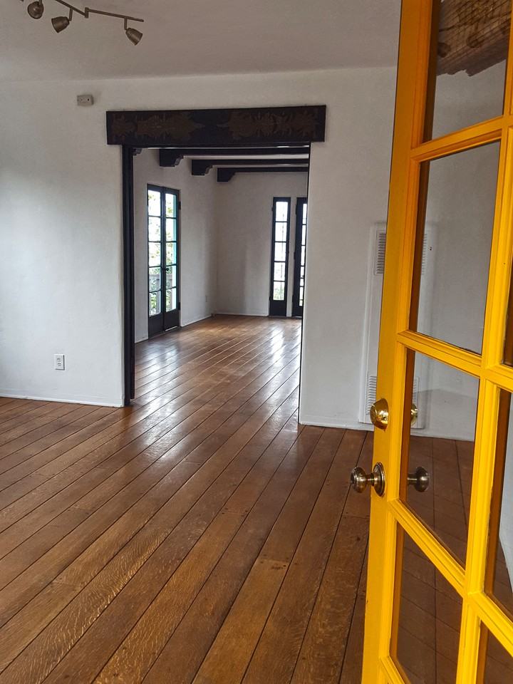 877 Hyperion Avenue - Photo 2 of 15