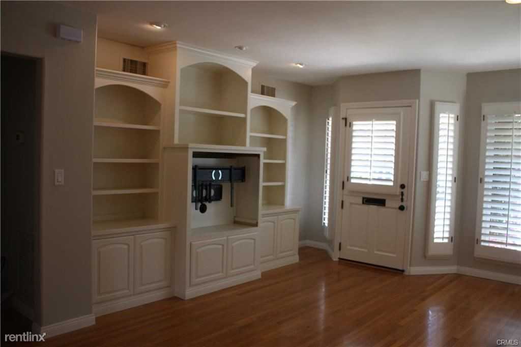 449 Seaward Rd - Photo 2 of 22