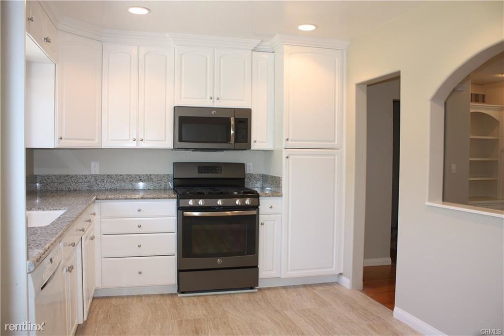 449 Seaward Rd - Photo 3 of 22