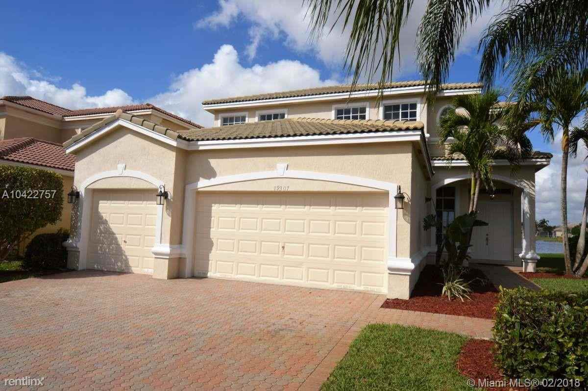 19307 SW 65th St #1 - Photo 2 of 36