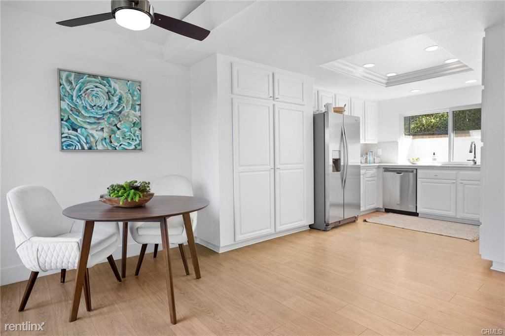 2104 Yacht Grayling - Photo 2 of 14