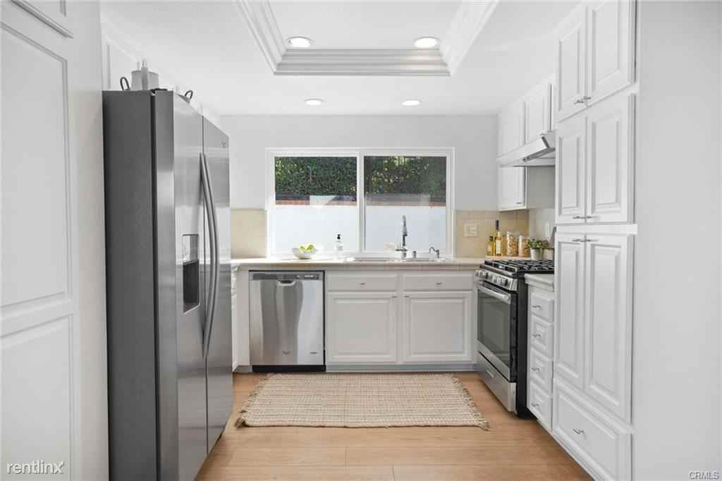 2104 Yacht Grayling - Photo 3 of 14