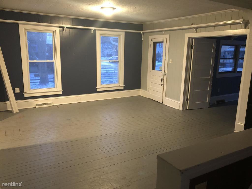 256 E Bridge St - Photo 2 of 12