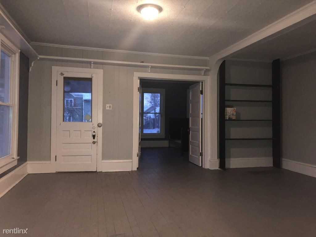 256 E Bridge St - Photo 3 of 12