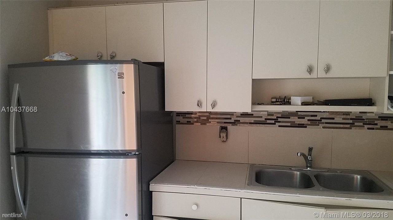 815 SW 2nd Ave - Photo 2 of 4