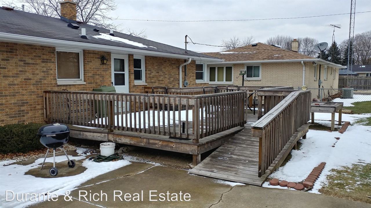 1445 18th Ave - Photo 3 of 16