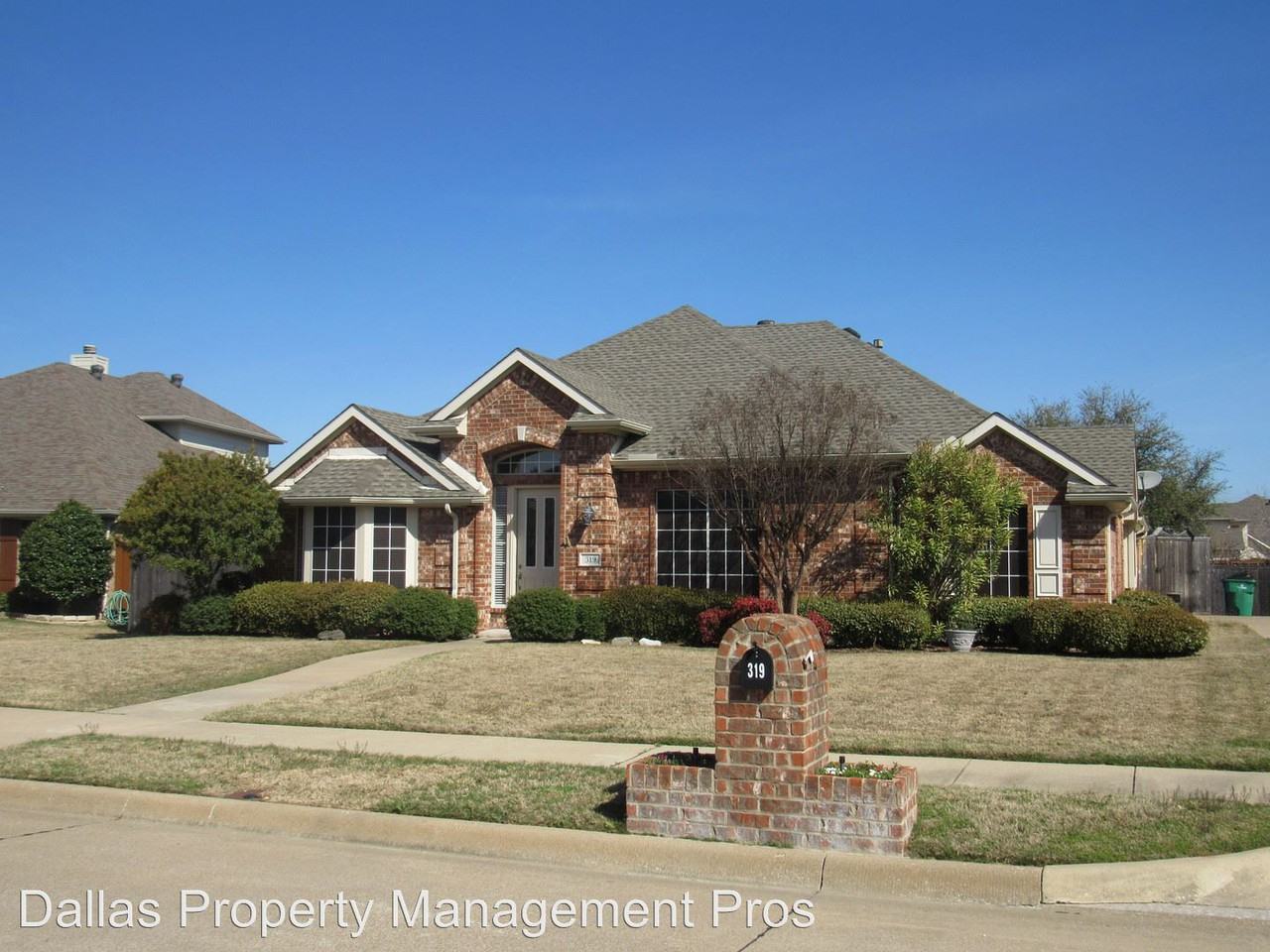 319 Kentwood Dr - Photo 2 of 50