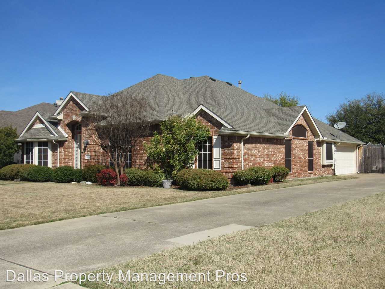 319 Kentwood Dr - Photo 3 of 50