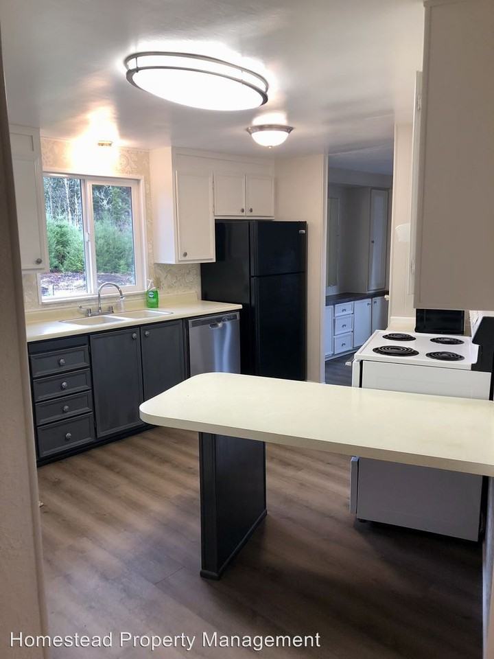 830 Parry Rd - Photo 3 of 21