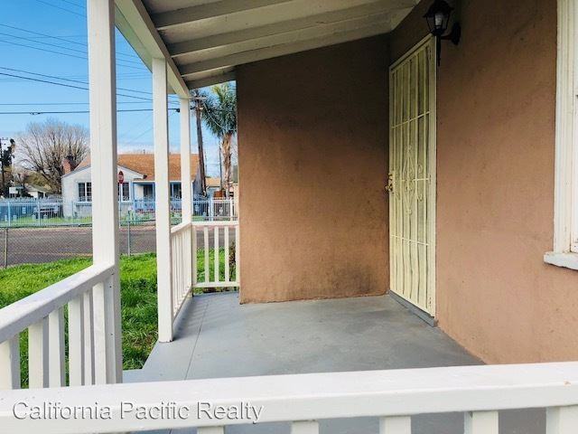 10904 Estepa Dr - Photo 3 of 24