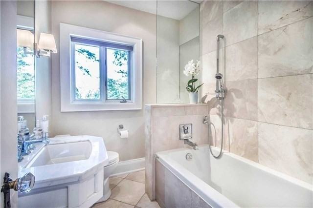 34 Burnhamthorpe Cres - Photo 3 of 4