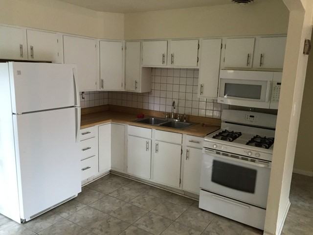 21625 Cynthia Ave - Photo 2 of 8