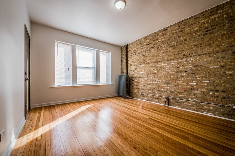 6748 S Blackstone - Photo 2 of 5