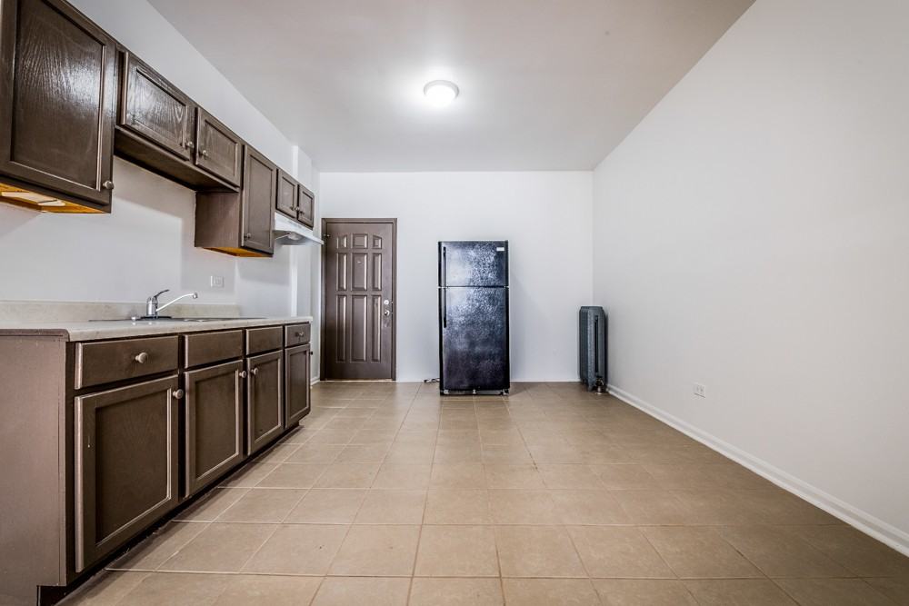 6748 S Blackstone - Photo 3 of 5