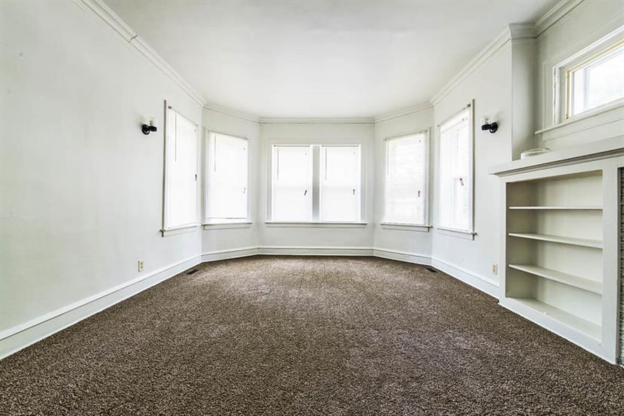 8227 S Marshfield - Photo 2 of 6