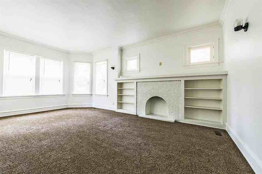 8227 S Marshfield - Photo 3 of 6