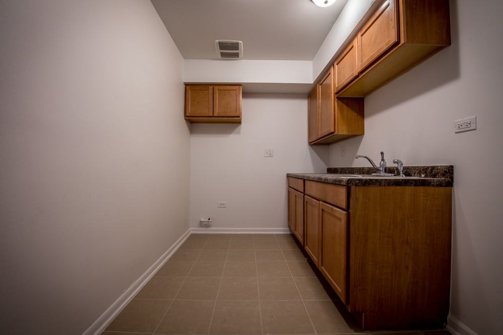 10933 S Vernon Ave - Photo 3 of 5