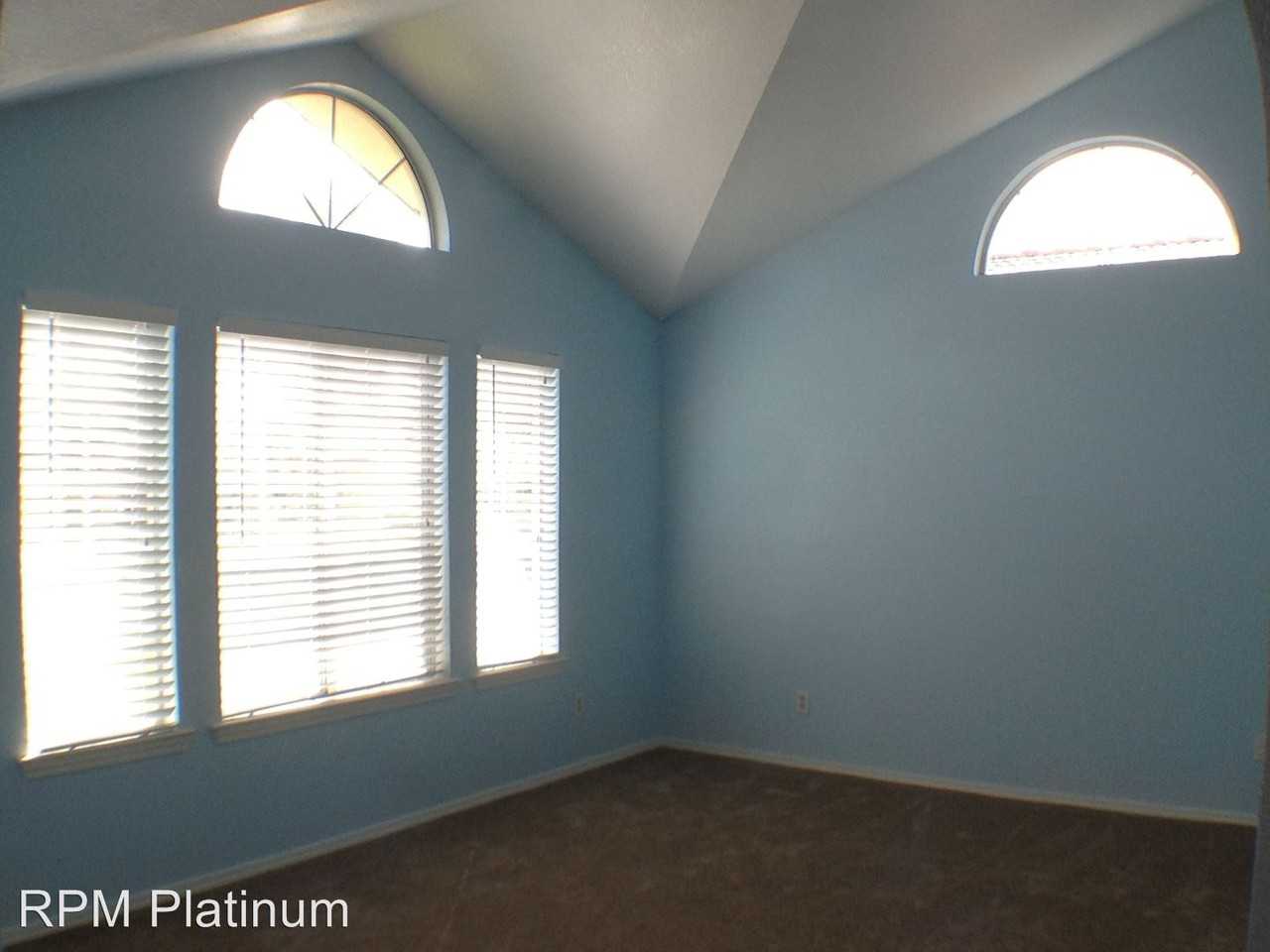 5814 W Locust Ave - Photo 2 of 18