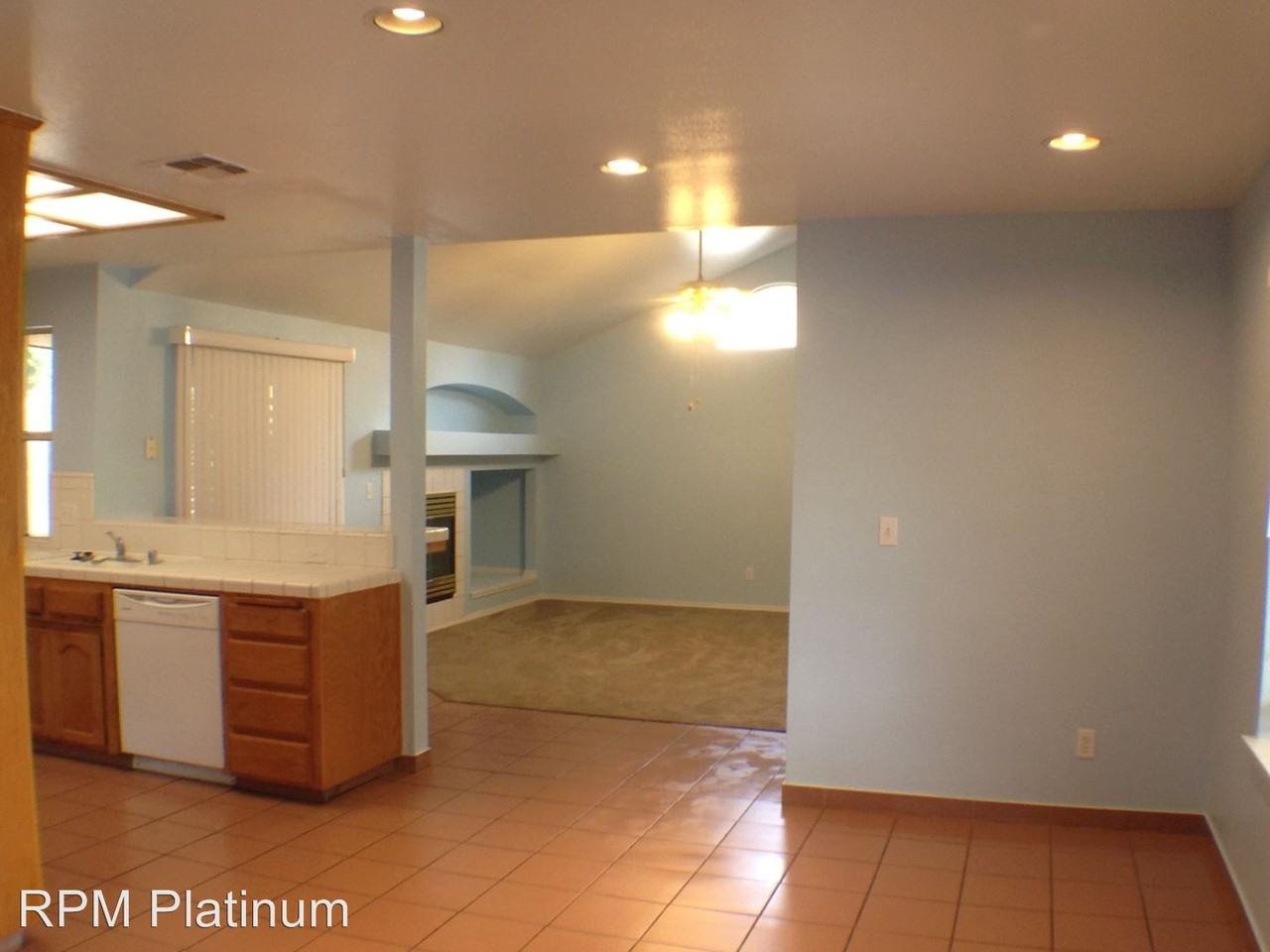 5814 W Locust Ave - Photo 3 of 18