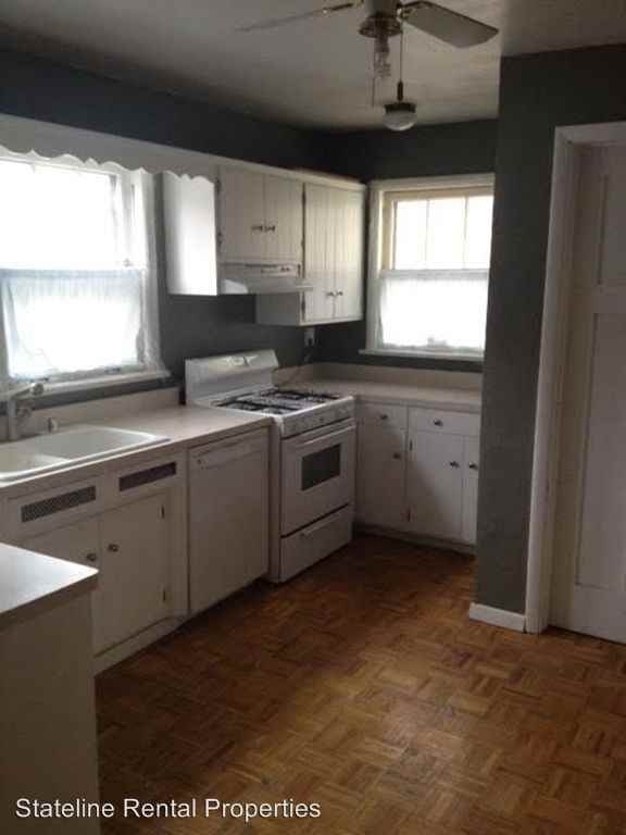 1842 Clinton St - Photo 3 of 4