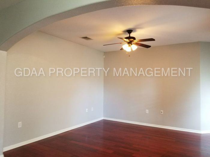 5632 Toscana Ave - Photo 3 of 15
