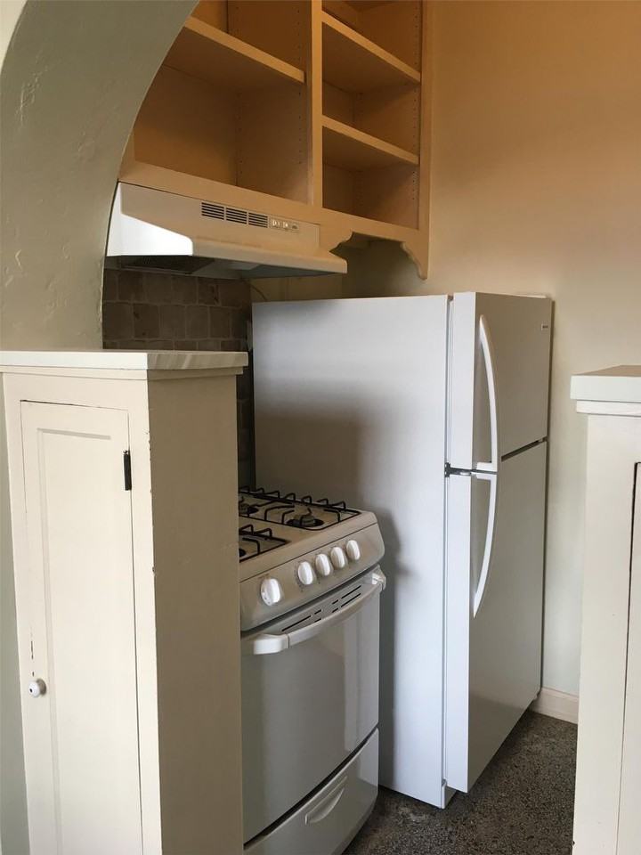 425 S Monroe Ave - Photo 2 of 8