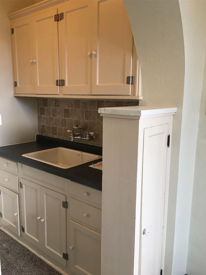 425 S Monroe Ave - Photo 3 of 8