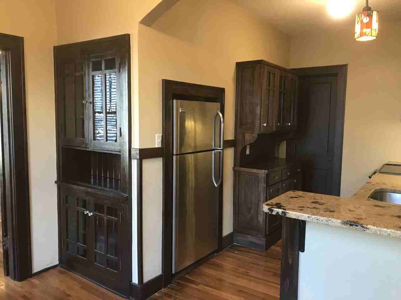 616 East 7th Street - Photo 3 of 21