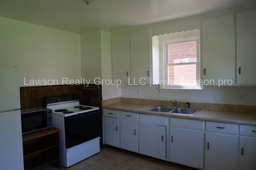 1033 Greenhurst Ave NW - Photo 2 of 9