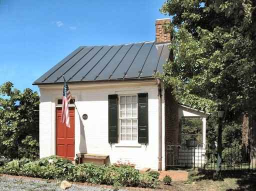 40216 Main St - Photo 2 of 6