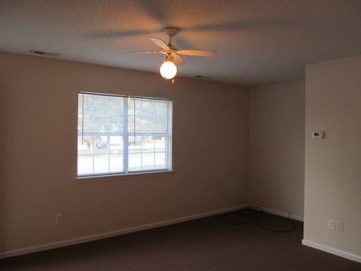 402 Taylor Pl - Photo 3 of 5