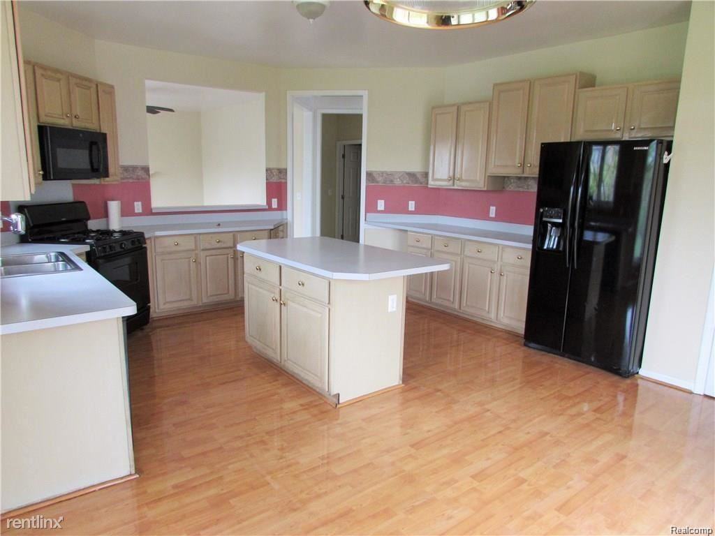 45443 Glengarry Blvd - Photo 3 of 7