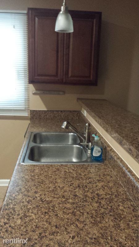 922 Morrison St - Photo 3 of 14