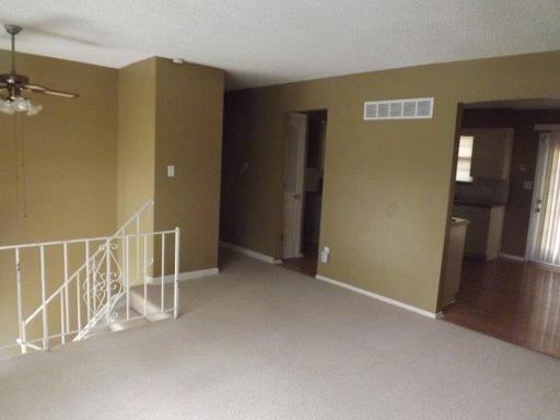 1605 Danbury Ct - Photo 3 of 15